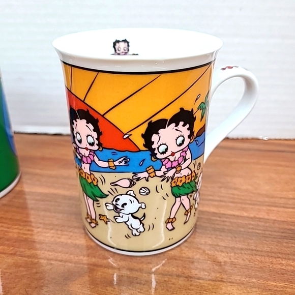 Betty Boop Fine Porcelain Collector Mugs Set of 2 Gimme A Boop & Aloha Betty - Picture 4 of 14